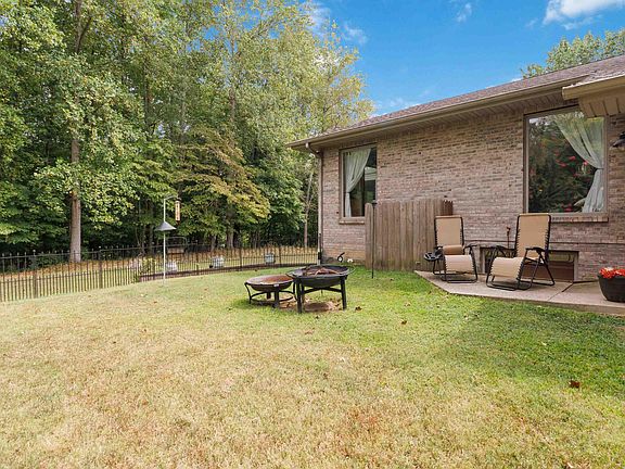 4th image of 146 Lake Walk Dr