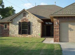 2001 Wimberley Creek Dr, Moore, OK 73160