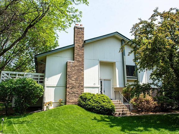 3rd image of 6812 Buckingham Ct