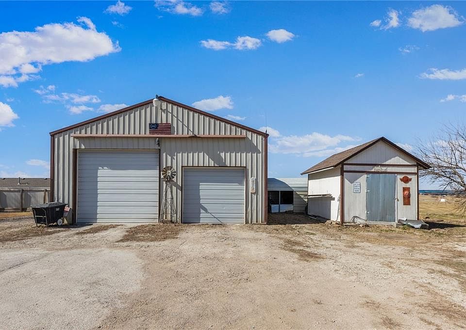 902 N Davis Ave, Ottawa, KS 66067 | Zillow