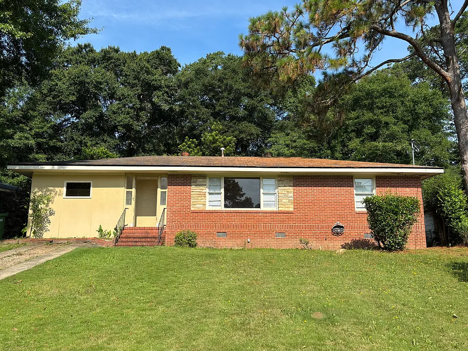 2673 Fernwood Ave