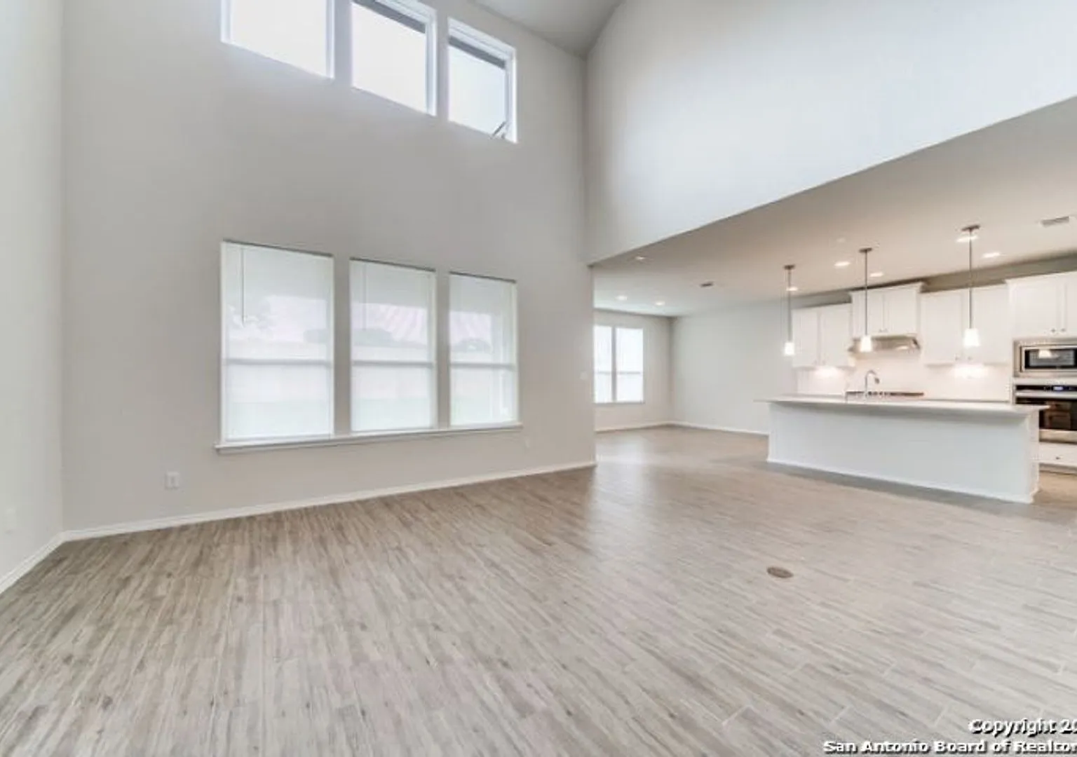 4 Bedroom/ 3 Bathroom Southglen Subdivision — Photo 2