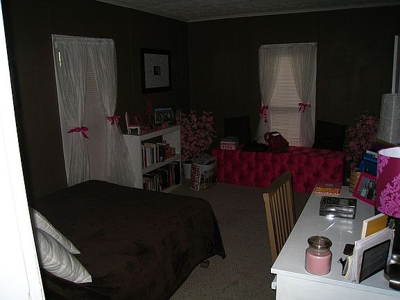 5th image of 93 E Pratt St