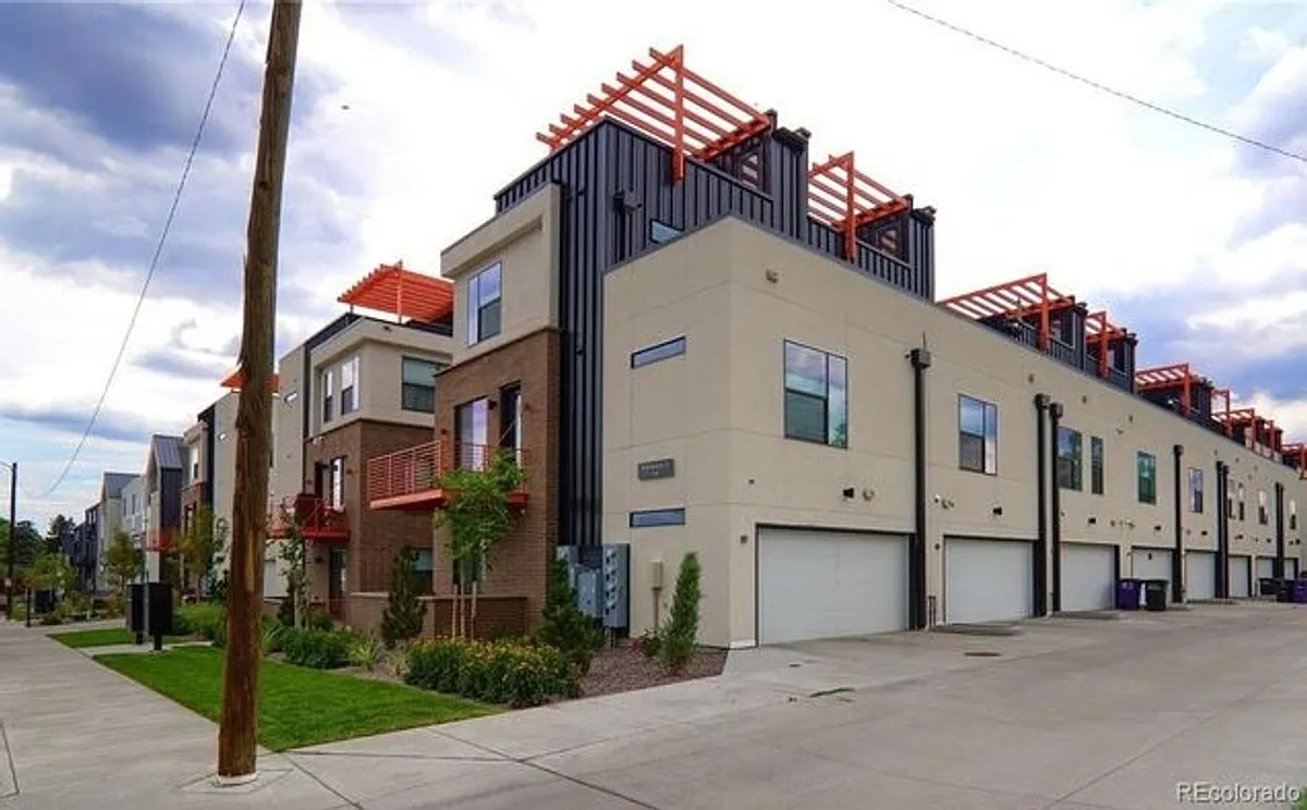 Building Photo - 3030 Wilson Ct #5