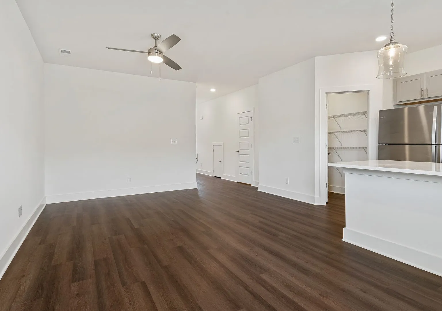 3 Bedroom Home With Spacious Garage — Photo 4