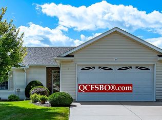 35 Madison Cir, Davenport, IA