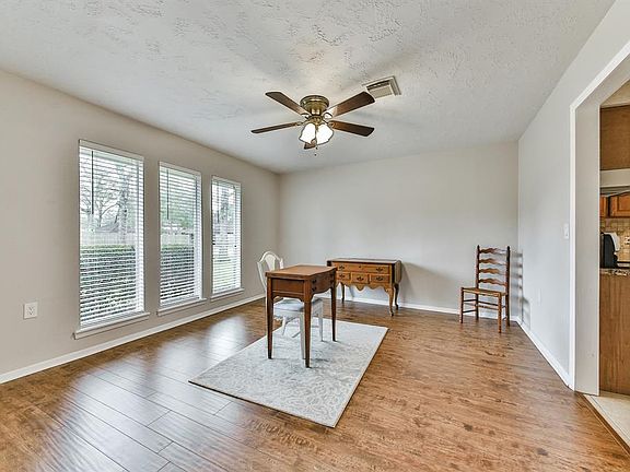 4th image of 232 Oak Manor Dr