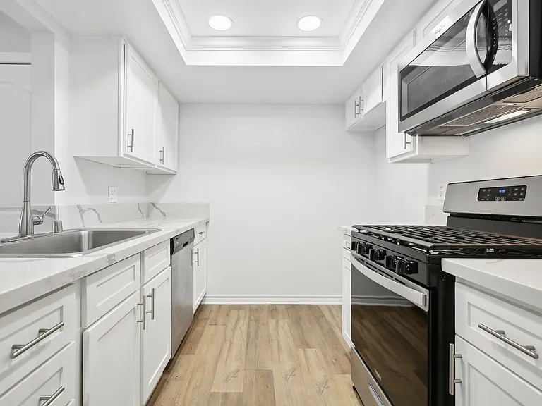 Olive Street Apartments — Photo 16