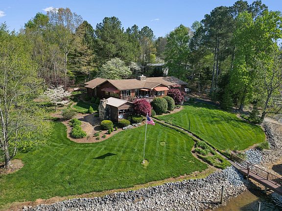 2nd image of 433 Lakehaven Cir
