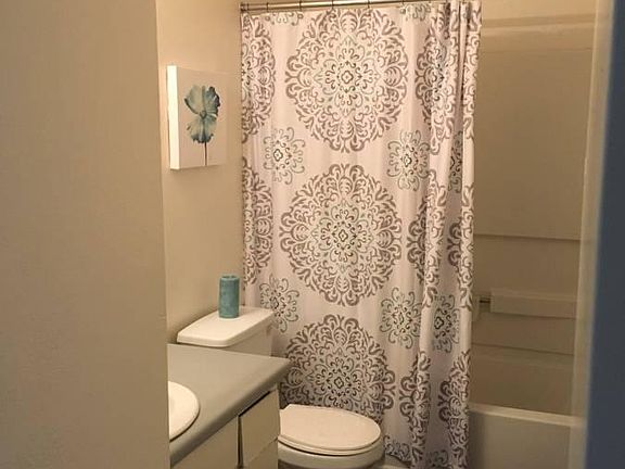 3rd image of 1019 N Peach Ave APT 227