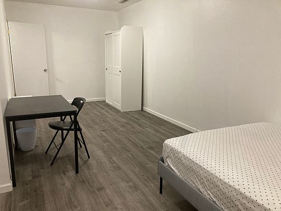4th image of 4073 Foothill Dr