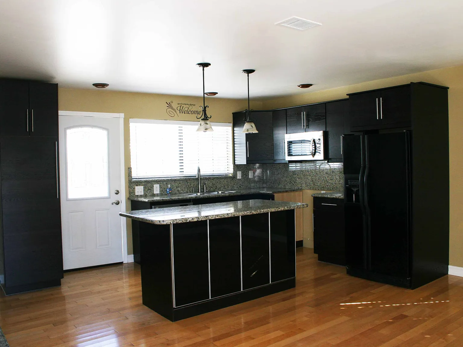 3 bed, 1400 sqft, $4,700 — Photo 4