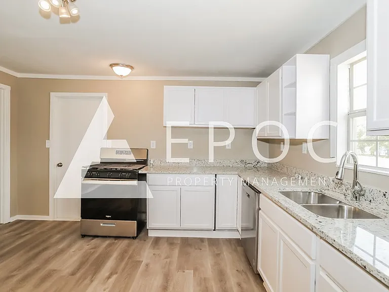 635 E 3rd St — Photo 5