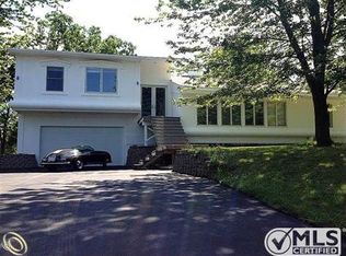 25630 Johns Rd, South Lyon, MI 48178