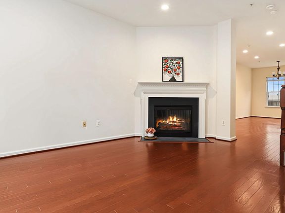 3rd image of 124 Lullaby Ct