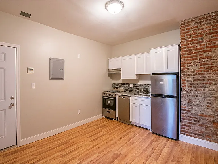 1126 E Passyunk Ave — Photo 2
