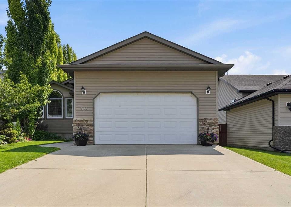 1st image of 926 NW Ramage Cres