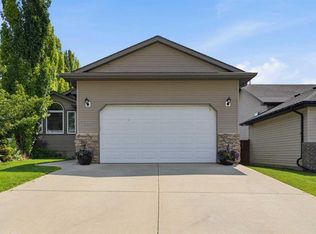 926 NW Ramage Cres, Red Deer, AB T4P3X9