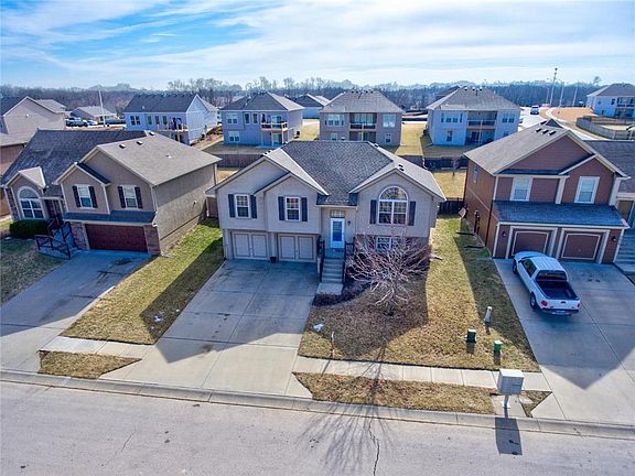 3rd image of 9619 N Adrian Pl