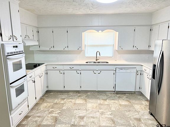 3rd image of 407 Myrtle St