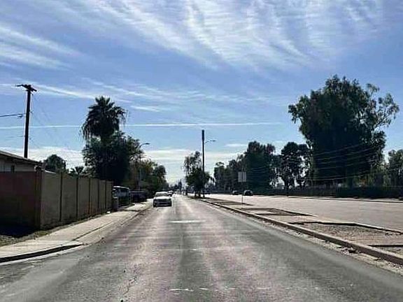 Exterior Neighborhood (street photo)