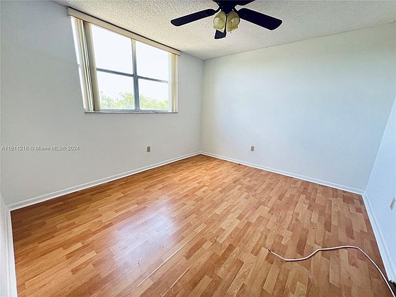 5th image of 1820 N Lauderdale Ave APT 3407