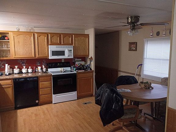 3rd image of 103 Oaks Ave SE