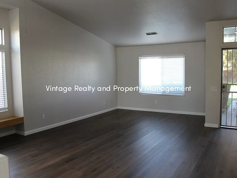 3375 Buttrick Ln — Photo 3