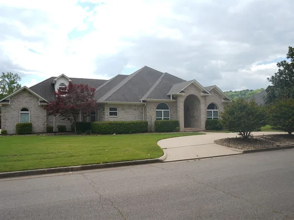 2303 W 7th St, Russellville, AR 72801