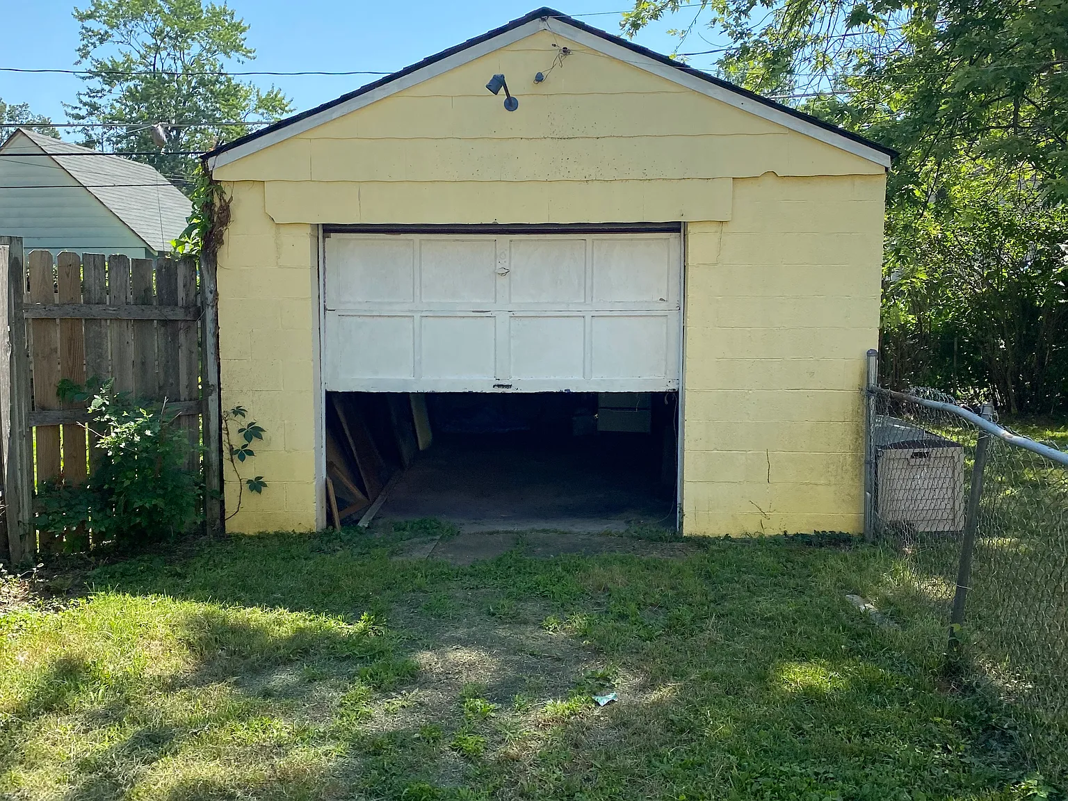 3 bed, 1400 sqft, $1,660 — Photo 2