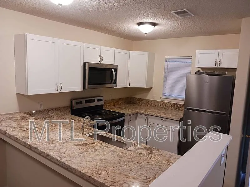 2 bed, 2.0 bath, 1000 sqft, $1,240 — Photo 3