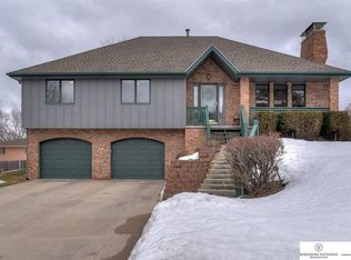 835 N 124th St, Omaha, NE 68154