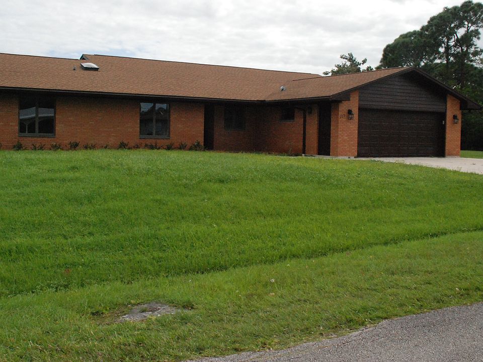 1st image of 202 SW Starflower Ave