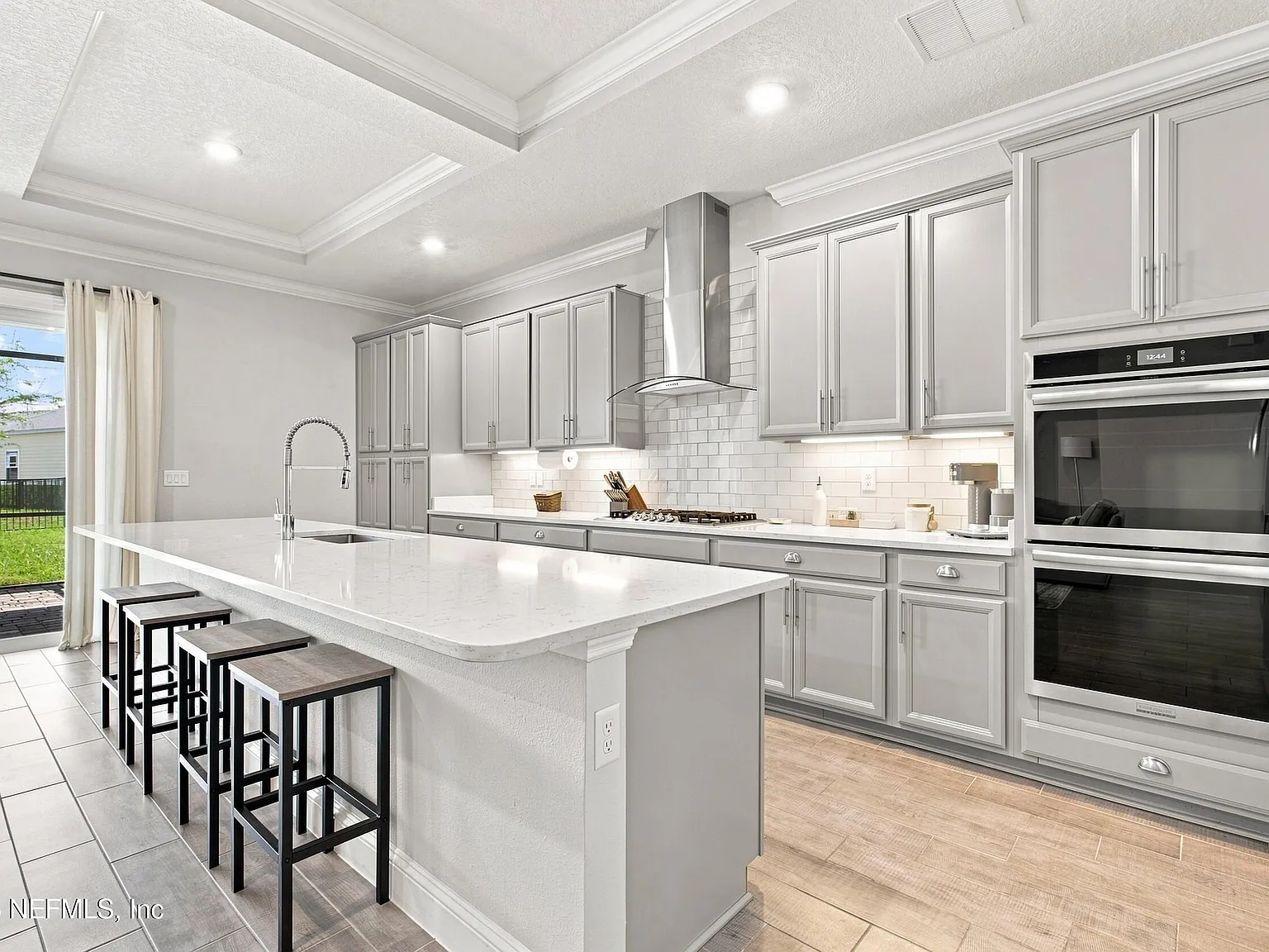 3 bed, 3.0 bath, 2330 sqft, $3,925 — Photo 3