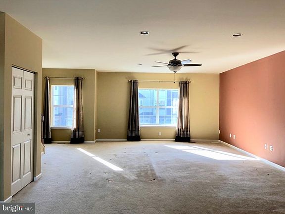 3rd image of 459 Jacobsen Dr