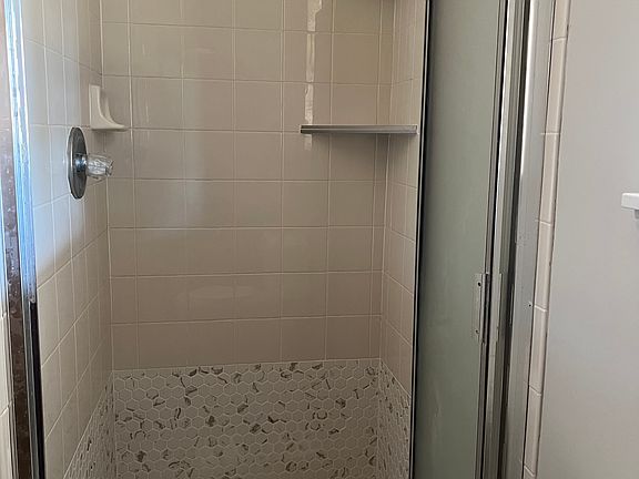 4th image of 2718 Constitution Ave