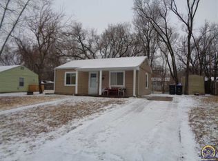 2433 SW Edgewater Ter, Topeka, KS 66614
