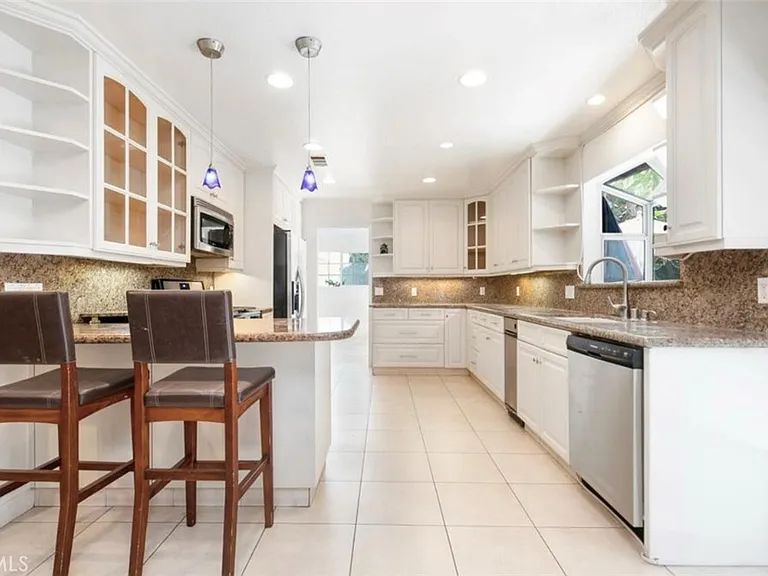 5954 Wilkinson Ave — Photo 6