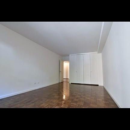 5th image of 150 E 18th St #2S+