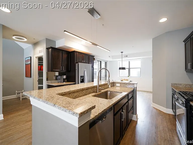 1230 Diamond Ct #E — Photo 17