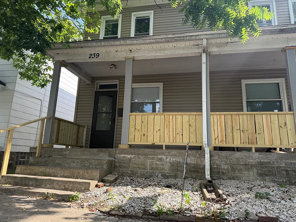 239 E Blake Ave