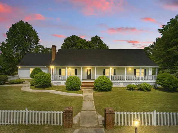 414 Giggle Dr, Laurens, SC 29360