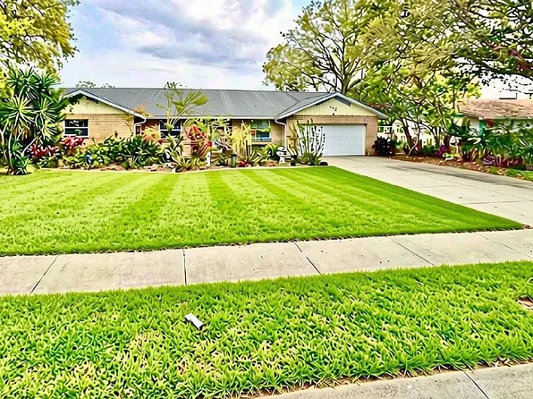 825 Carey Dr, South Daytona, FL 32119
