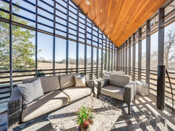 84 Vanguard Way, Dallas, TX 75243