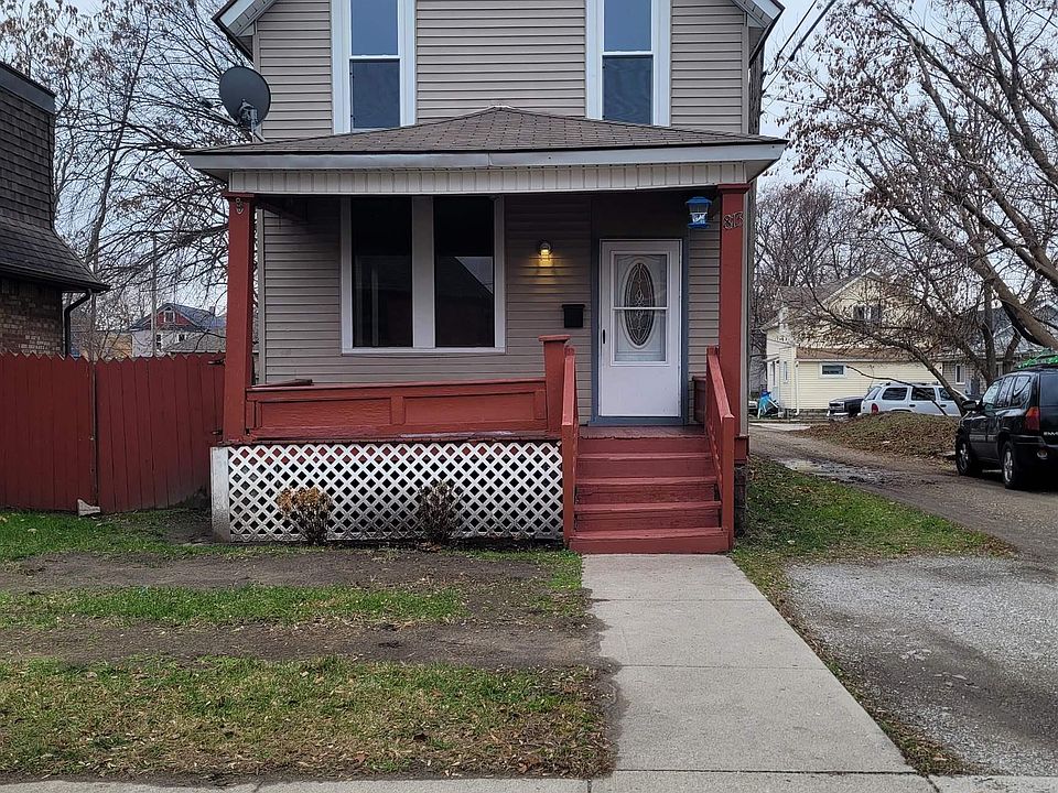 1st image of 813 Superior St
