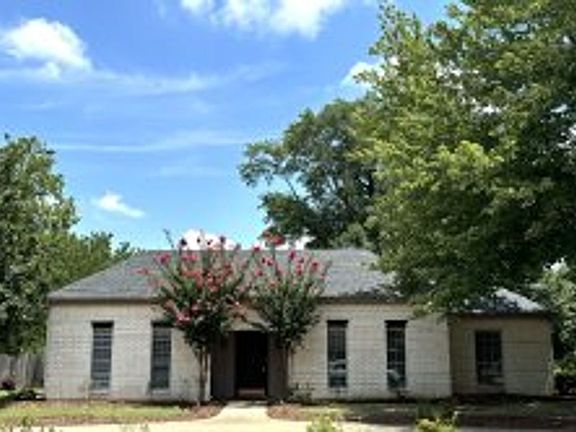 2nd image of 3808 Moores Ln