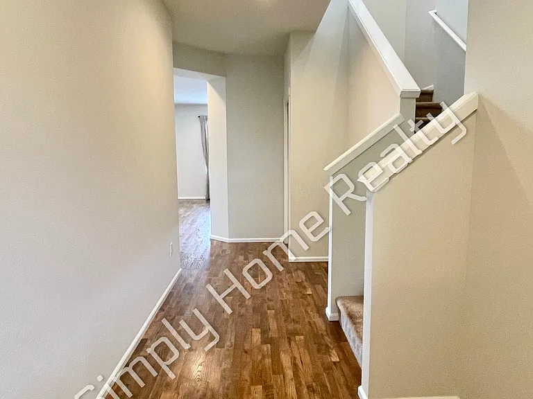 2420 Burlwood St NE — Photo 2