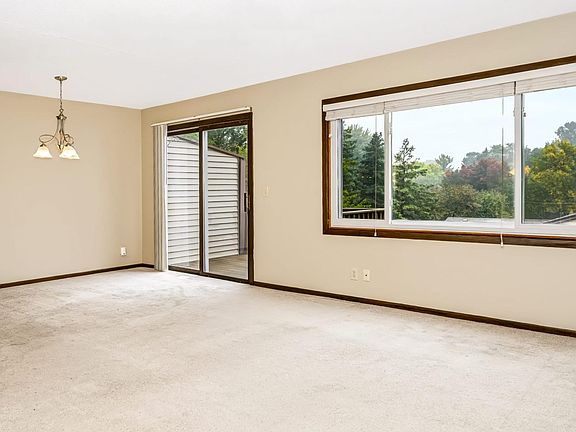 4th image of 10394 Balsam Ln