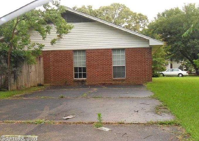 2nd image of 1201 Hickory St