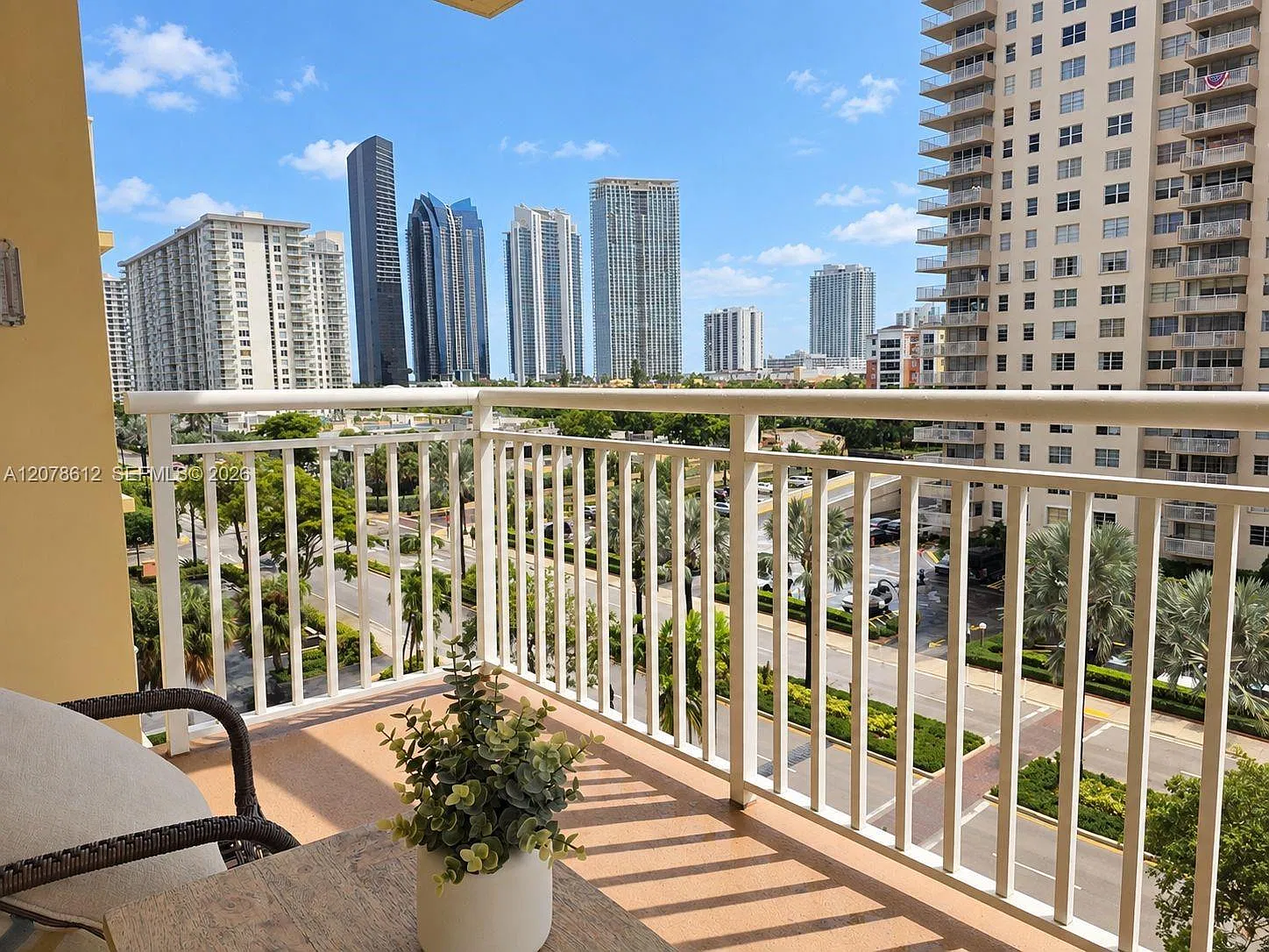 Winston Towers 200 — Photo 1